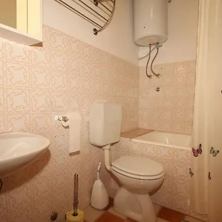 Iva Apartman *