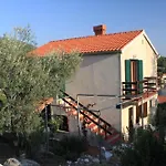 Apartment Iva Molunat