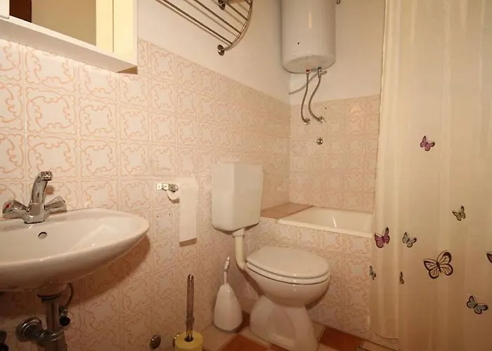 Iva Apartman *